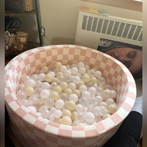 Kids ballpit with balls